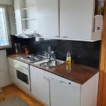 Large With 4 Bedrooms, Location Апартаменты
