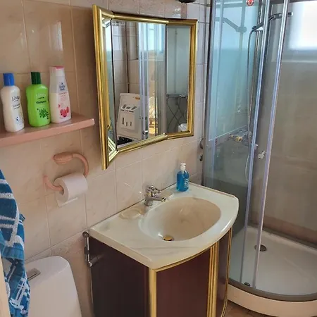 Large With 4 Bedrooms, Location Apartament