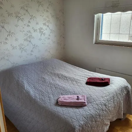 Large With 4 Bedrooms, Location Apartment